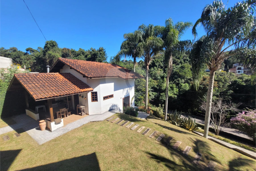 Casa à venda com 3 quartos, sendo 1 suíte, no condomínio Alpes da Cantareira, Mairiporã - SP