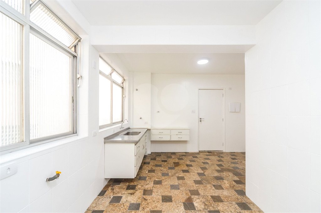 Apartamento à venda com 3 quartos, sendo 1 suíte, em Itaim Bibi, São Paulo, SP