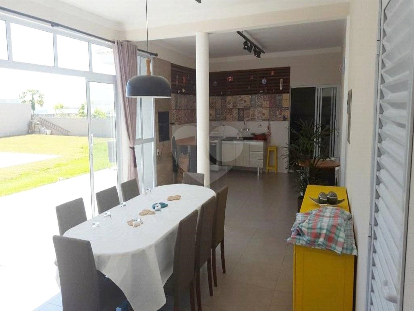Casa à venda com 4 quartos, sendo 2 suítes, no condomínio Village Ipanema, Araçoiaba da Serra - SP