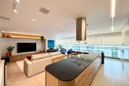 Apartamento à venda com 3 suítes em Moema, São Paulo, SP