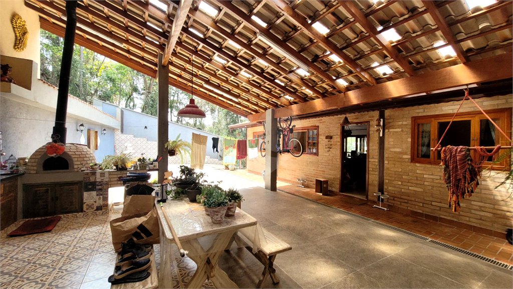 Casa à venda com 3 quartos, sendo 1 suíte, no condomínio Associação Reserva das Hortênsias, Mairiporã - SP