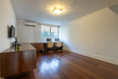 Casa à venda com 4 suítes em Jardim Guedala, São Paulo, SP
