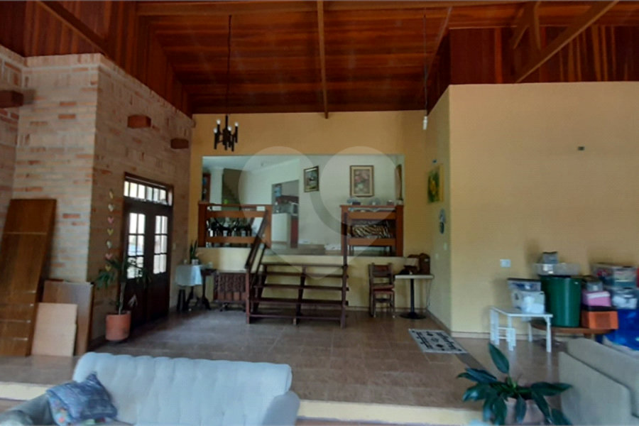 Casa à venda ou para alugar com 3 quartos, sendo 1 suíte, no condomínio Alpes de Caieiras, Caieiras - SP