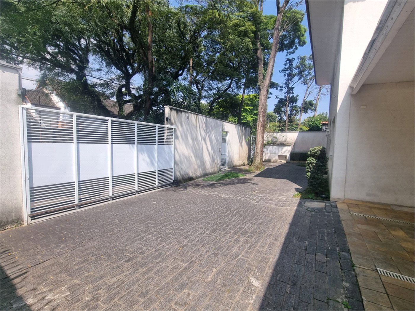 Sobrado à venda com 6 suítes em Alto de Pinheiros, São Paulo, SP