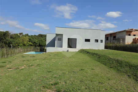 Casa à venda com 4 quartos, sendo 3 suítes, no condomínio Village Ipanema 2, Araçoiaba da Serra - SP