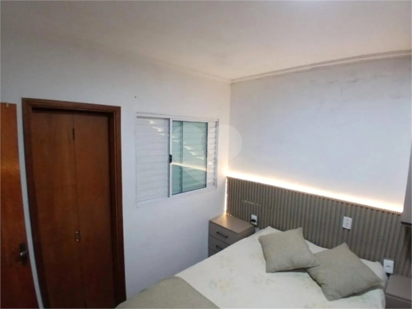 Casa à venda com 3 quartos, sendo 1 suíte, no condomínio Residencial Doutor Emanuel Dias, São Paulo - SP