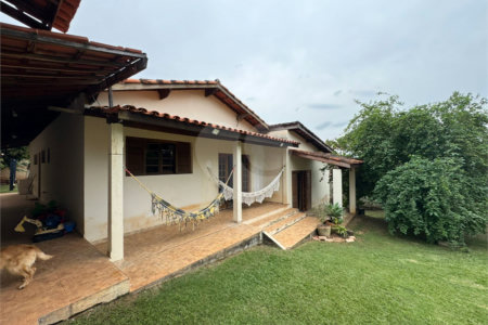 Casa à venda com 3 quartos, sendo 1 suíte, no condomínio Haras São Luiz, Salto - SP