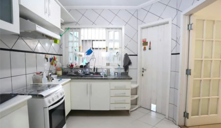 Casa à venda com 3 quartos, sendo 1 suíte, no condomínio Residencial Villagio, São Paulo - SP