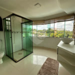 Casa à venda com 5 quartos, sendo 3 suítes, no condomínio Jd Itatinga, São Paulo - SP
