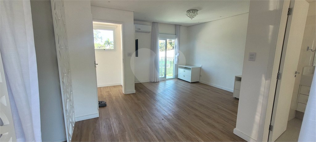 Sobrado à venda com 4 quartos, sendo 2 suítes, em Vila Irmãos Arnoni, São Paulo, SP