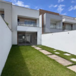 Casa duplex com 4 quartos, piscina e área gourmet, em condomínio com lazer completo e localização estratégica ao lado do Park Shopping.