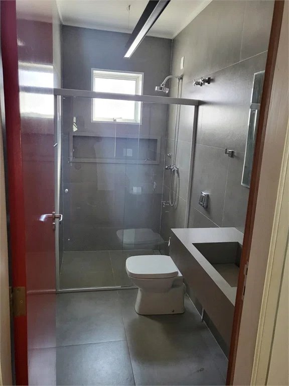 Sobrado à venda ou para alugar com 3 quartos, sendo 1 suíte, em Água Branca, São Paulo, SP