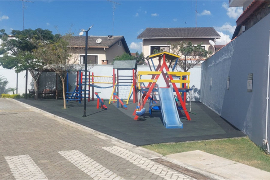 Casa à venda com 3 quartos, sendo 1 suíte,  no condomínio Forest Hills, Guarulhos - SP
