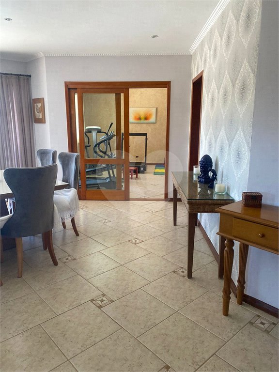 Casa à venda com 5 quartos, sendo 4 suítes, no condomínio Lago do Imperador, Mairiporã - SP