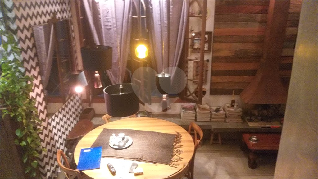Casa à venda com 3 quartos, sendo 2 suítes, em Vila Mariana, São Paulo, SP