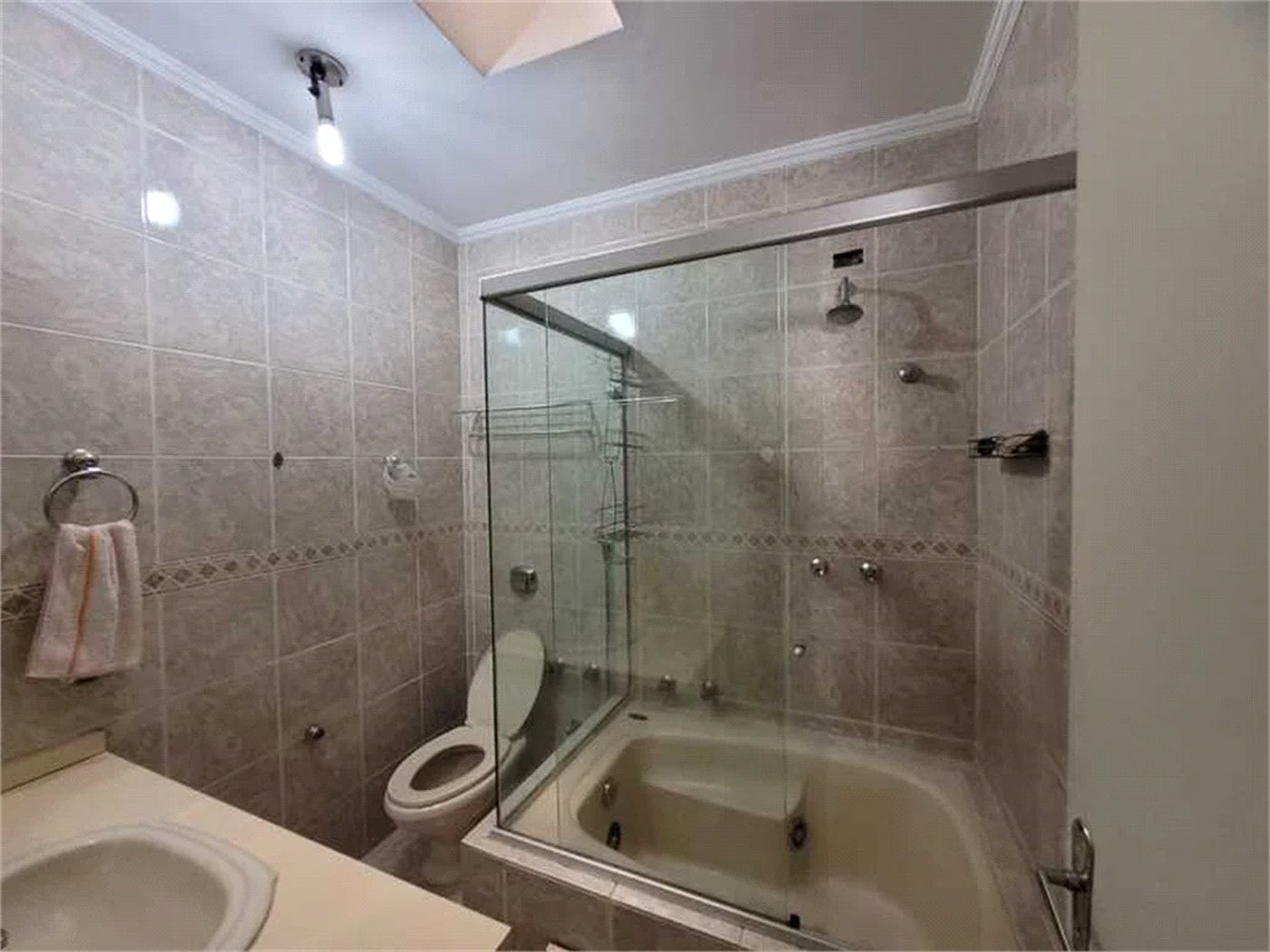 Sobrado à venda com 6 quartos, sendo 2 suítes, em Vila Romana, São Paulo, SP