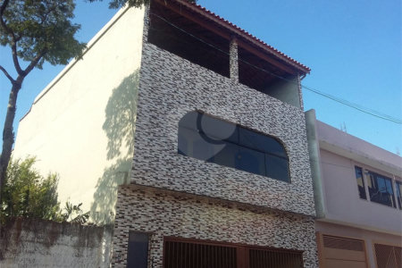 Sobrado à venda com 3 quartos em Jardim Macedônia, São Paulo, SP