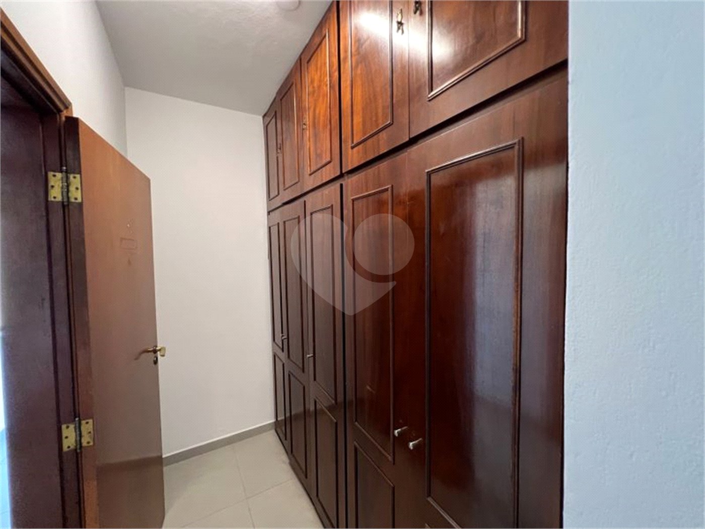 Casa à venda ou para alugar com 4 quartos, sendo 3 suítes, no condomínio Estância Marambaia, Vinhedo - SP