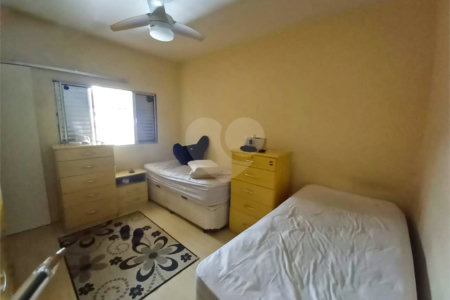 Casa terrea com 6 quartos, 2 vagas na Vila Brasilina