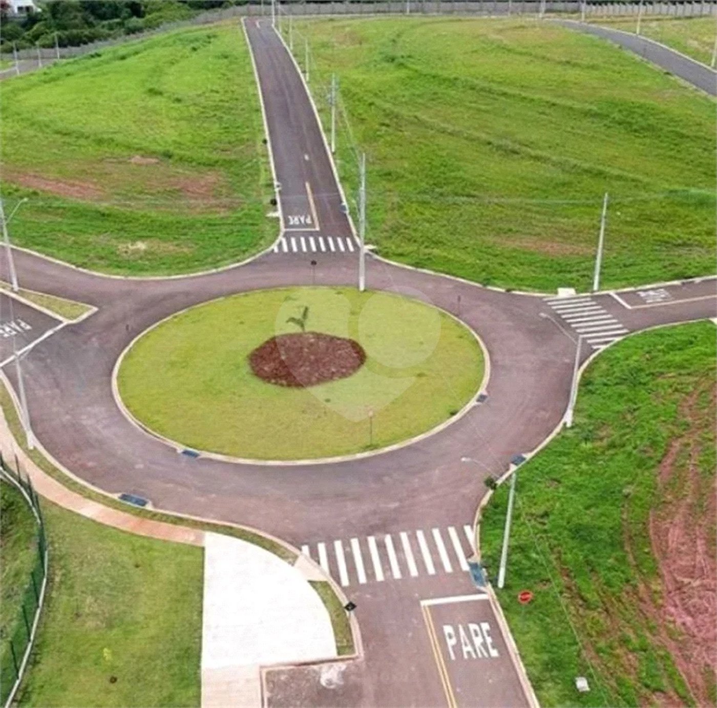 Terreno a venda com 300 metros quadrados no Condomínio Soleil