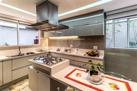 Casa à venda com 3 suítes no condomínio Residencial Paineiras, São Paulo - SP