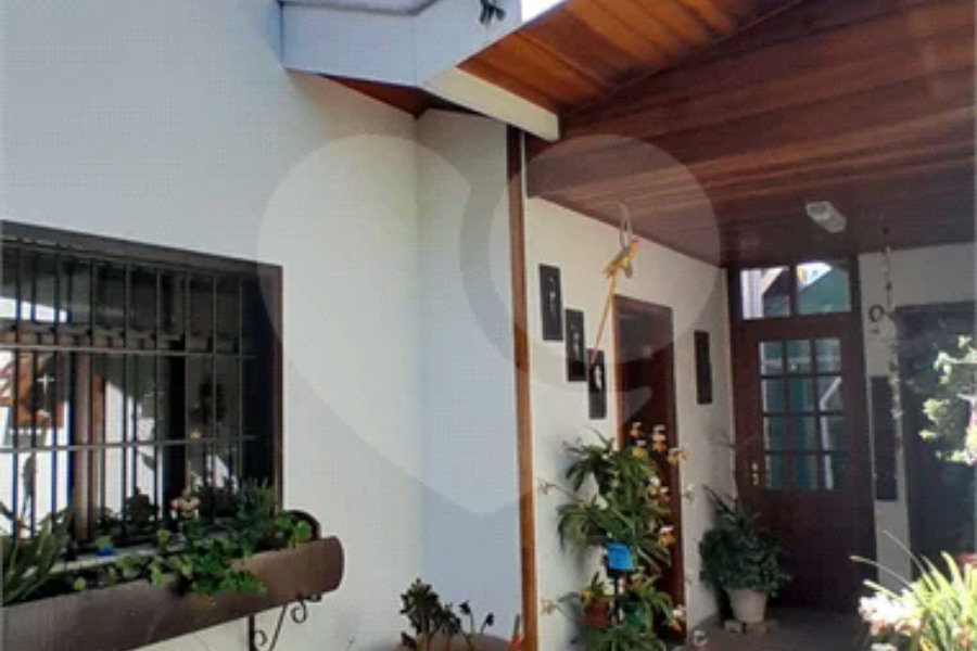 Sobrado à venda com 3 quartos, sendo 1 suíte, em Vila Isabela, Campos do Jordão, SP
