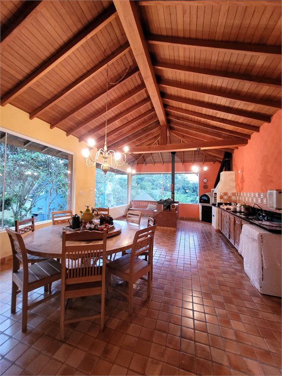 Casa à venda com 3 quartos, sendo 1 suíte, no condomínio Suíça da Cantareira, Mairiporã - SP