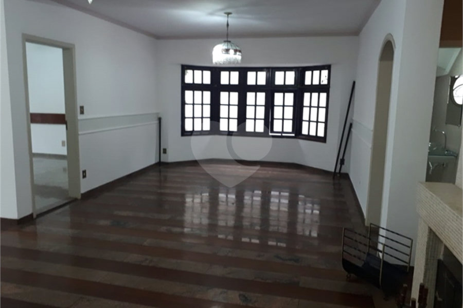 Sobrado à venda com 5 quartos, sendo 3 suítes, em Tremembé, São Paulo, SP