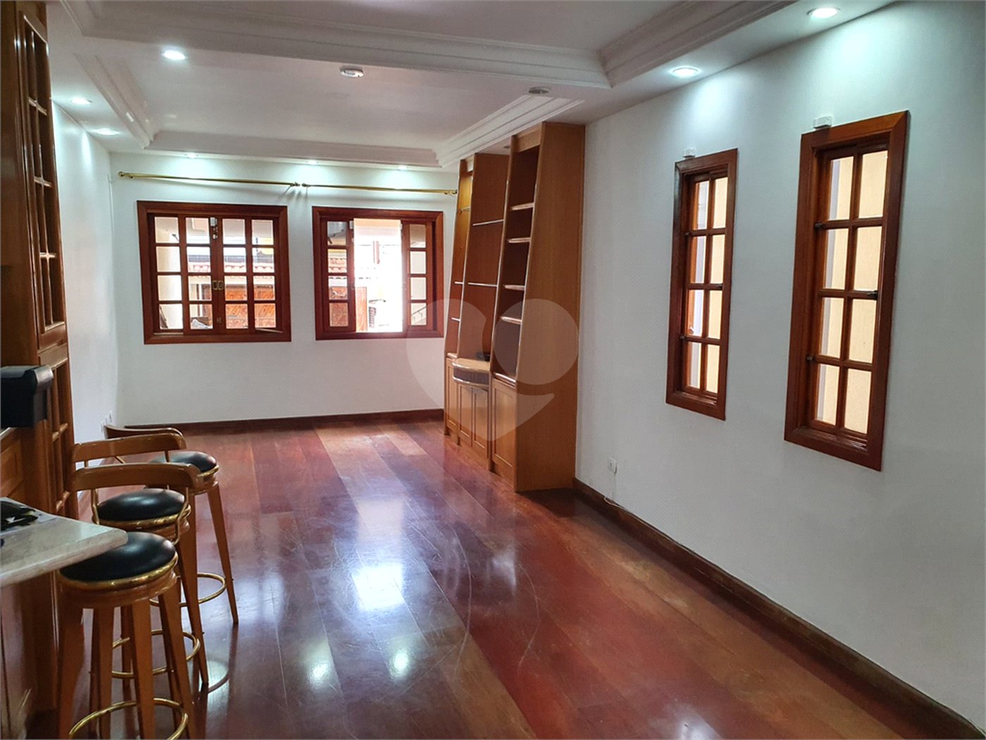 Sobrado à venda com 4 quartos, sendo 2 suítes, em Tremembé, São Paulo, SP