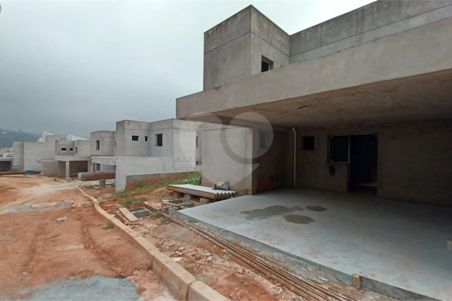 Casa à venda com 3 suítes no condomínio Residencial Floresta, São Paulo - SP