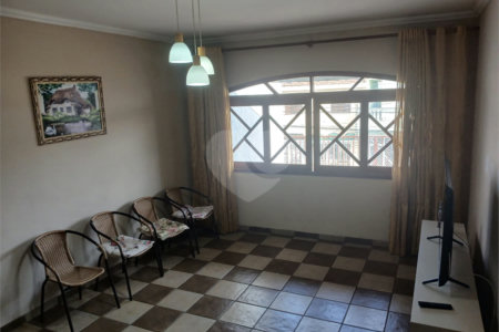Casa à venda com 4 quartos, sendo 1 suíte, em Jardim Rosa de Franca, Guarulhos, SP