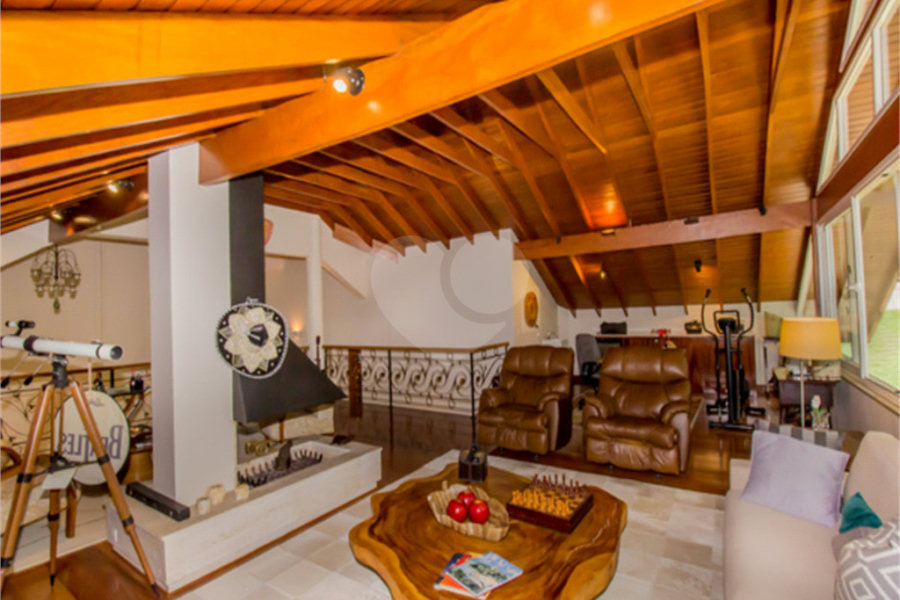 Casa à venda com 4 suítes no condomínio Alpes da Cantareira, Mairiporã - SP
