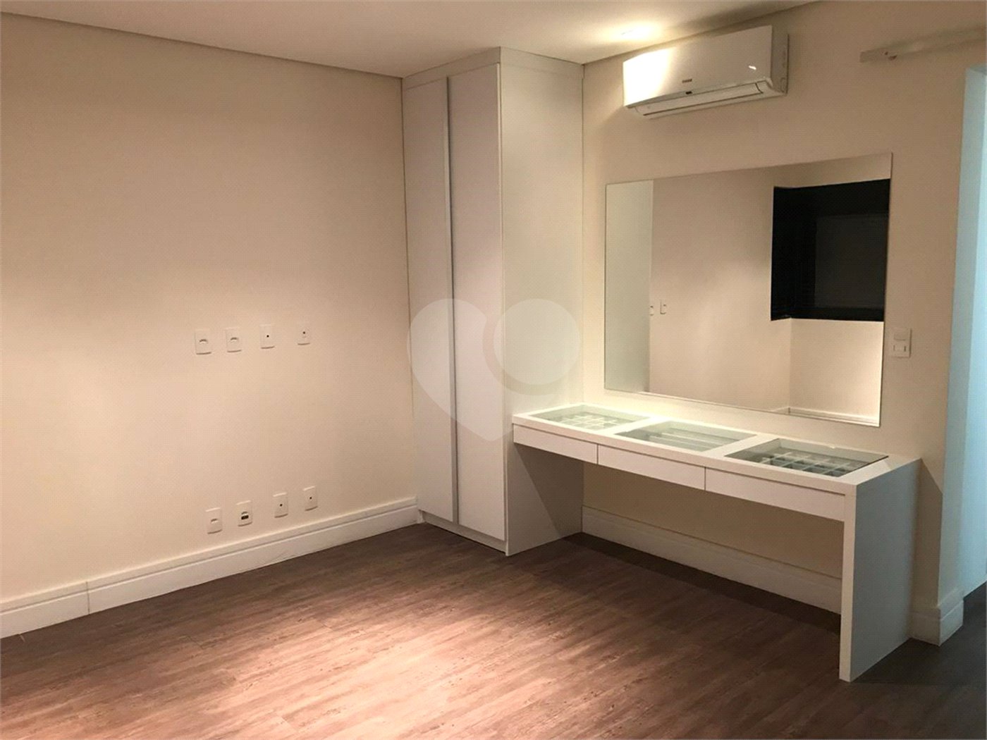 Casa à venda com 6 quartos, sendo 3 suítes, no condomínio Jardim Vila Paradiso, Indaiatuba - SP