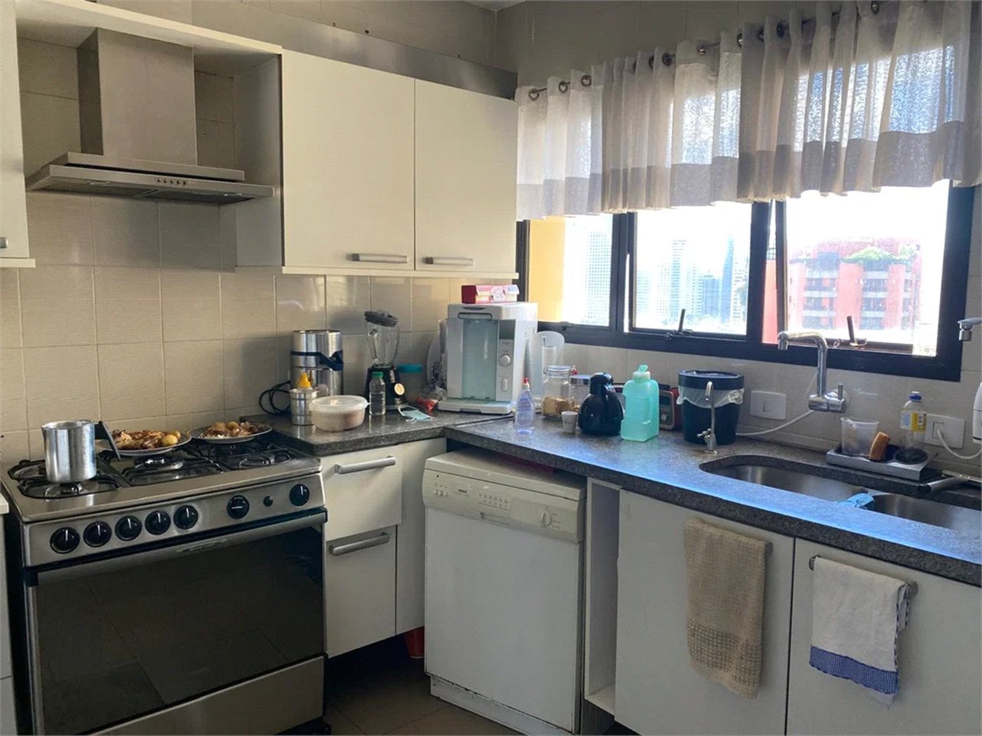 Apartamento à venda com 4 quartos, sendo 3 suítes,  em Vila Morumbi, São Paulo, SP