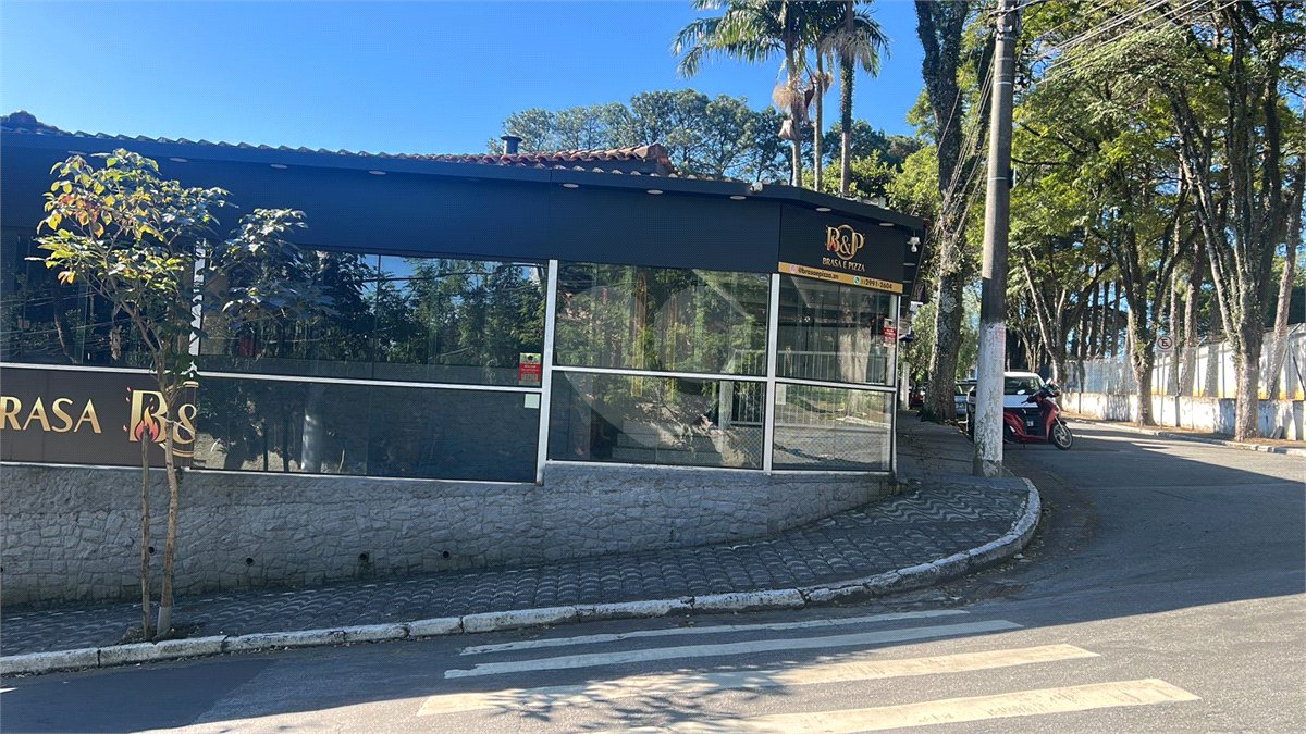 Sobrado à venda com 15 quartos, sendo 3 suítes, em Tucuruvi, São Paulo, SP