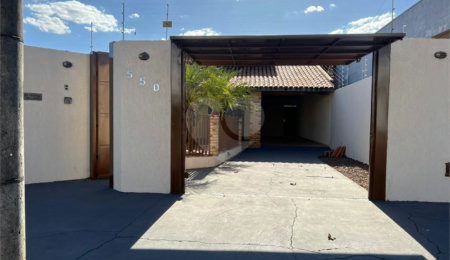 Casa à venda com 3 quartos, sendo 1 suíte,  em Ipê, Três Lagoas, MS