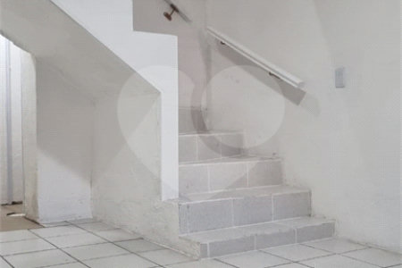 Sobrado à venda com 2 quartos em Vila Nivi, São Paulo, SP