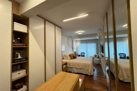 Apartamento à venda com 3 suítes em Moema, São Paulo, SP