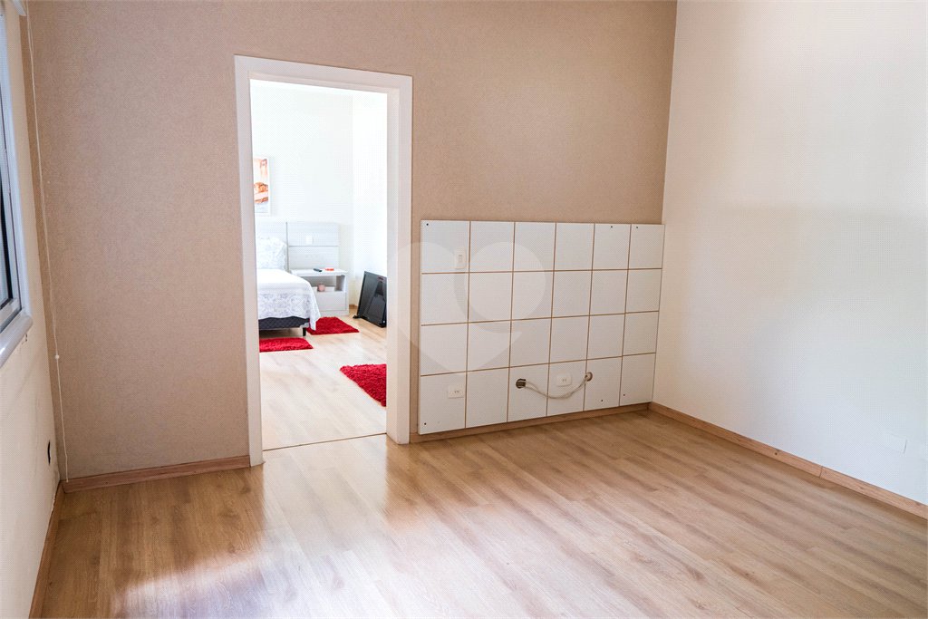 Casa à venda com 5 quartos, sendo 4 suítes, no condomínio Flamboyant, Atibaia - SP