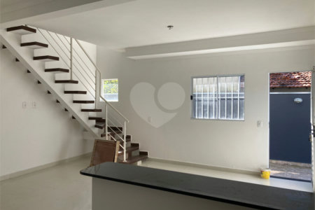 Casa à venda com 2 suítes no condomínio Villagio, Mogi das Cruzes - SP