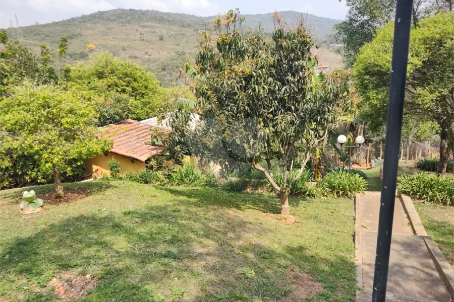 Casa à venda com 5 quartos, sendo 2 suítes, no condomínio Cinco Lagos Portaria II, Mairiporã - SP