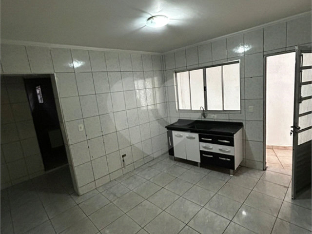 Sobrado à venda com 4 quartos, sendo 2 suítes,  em Campo Limpo, São Paulo, SP