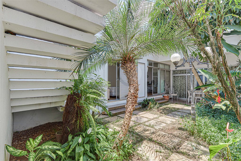 Casa de Vila à venda com 4 quartos, sendo 3 suítes,  em Alto da Boa Vista, São Paulo, SP