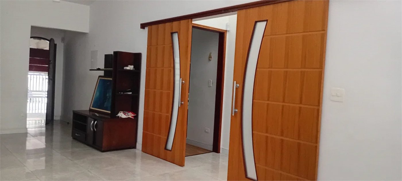 Casa à venda com 4 quartos, sendo 2 suítes, em Vila Sônia, São Paulo, SP
