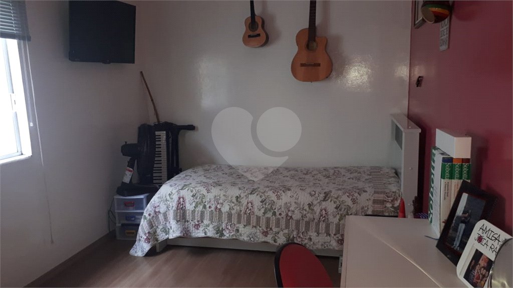 Sobrado à venda com 3 quartos, sendo 1 suíte,  em Vila Caputera, Mogi das Cruzes, SP