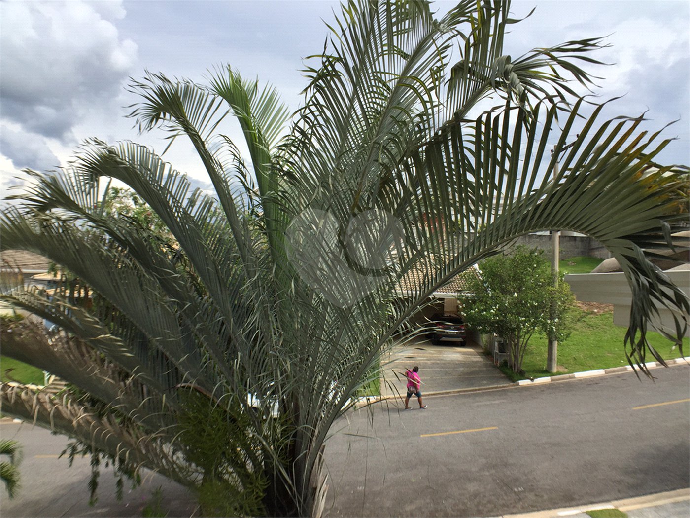 Casa à venda ou para alugar com 3 suítes no condomínio Recanto dos Paturis, Vinhedo - SP