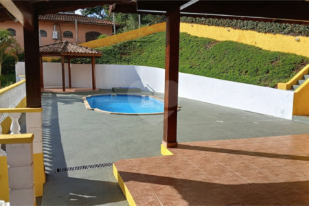 Casa em condomínio para alugar com 3 quartos, sendo 1 suíte, em Vila Petrópolis, Atibaia, SP
