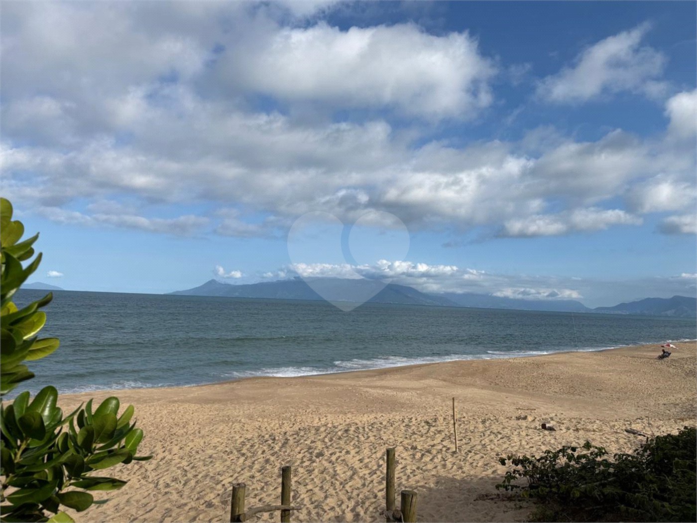 Casa à venda com 6 suítes em Massaguaçu, Caraguatatuba, SP