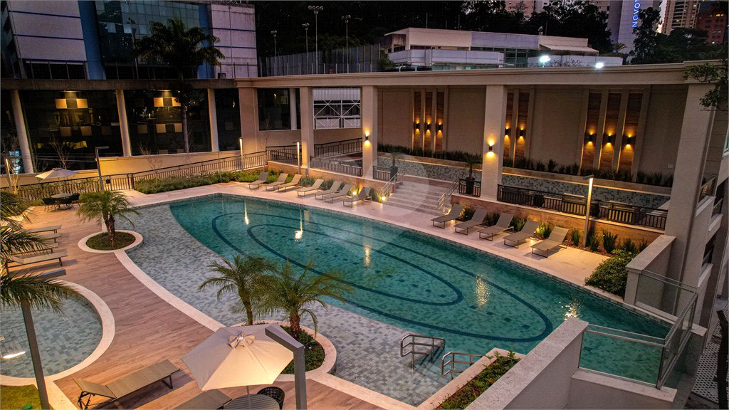 Apartamento à venda com 4 suítes em Real Parque, São Paulo, SP