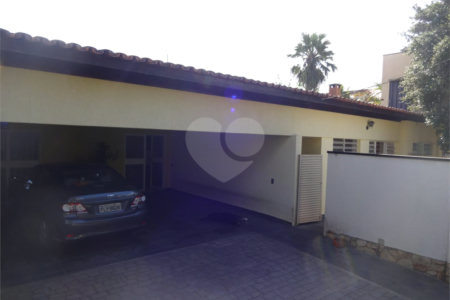 Casa à venda com 5 quartos, sendo 2 suítes,  em Vila Oliveira, Mogi das Cruzes, SP